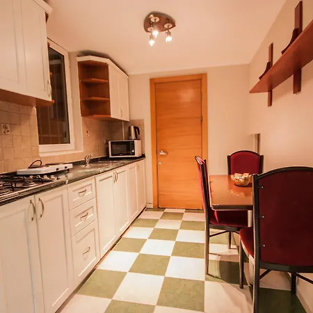 Moonshine & بودروم