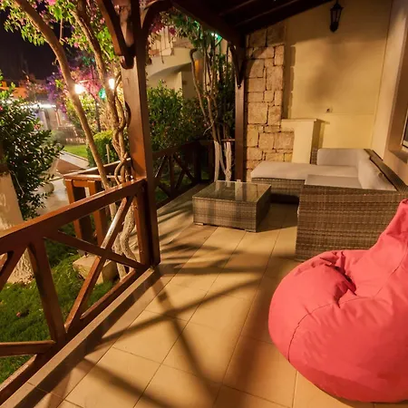 Moonshine & فندق