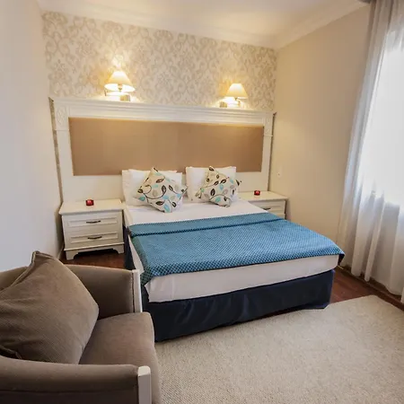 Moonshine & فندق 3*