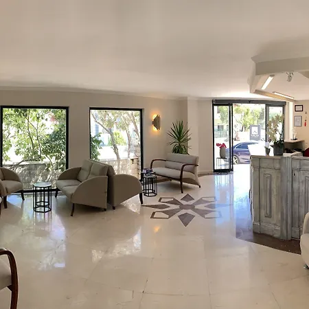 Moonshine & فندق 3*