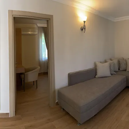 Moonshine & 3* بودروم