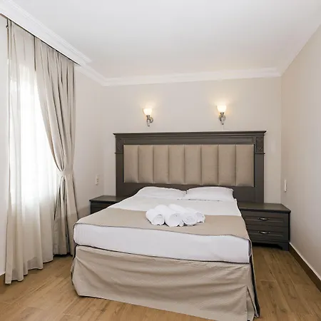 Moonshine & فندق