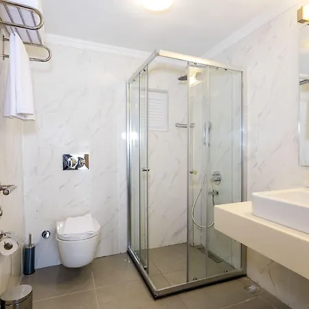 Moonshine & 3* بودروم