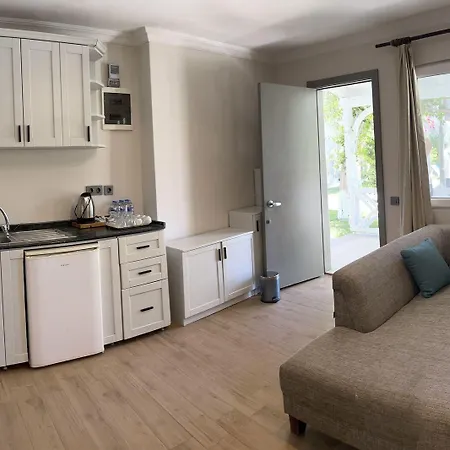 Moonshine & فندق بودروم