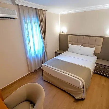 Hotel Moonshine & 3*