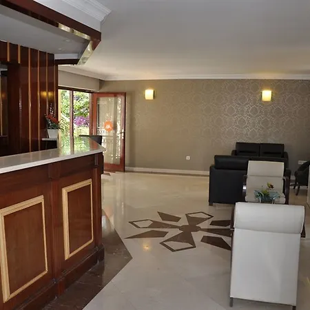 Moonshine & فندق 3*