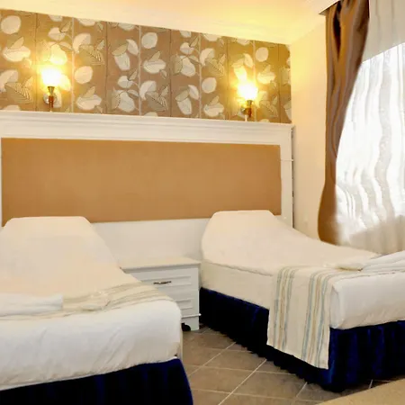 Moonshine & فندق