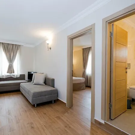 Moonshine & فندق