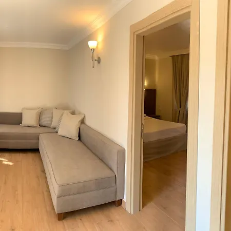 Moonshine & بودروم