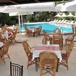 Otel Moonshine &